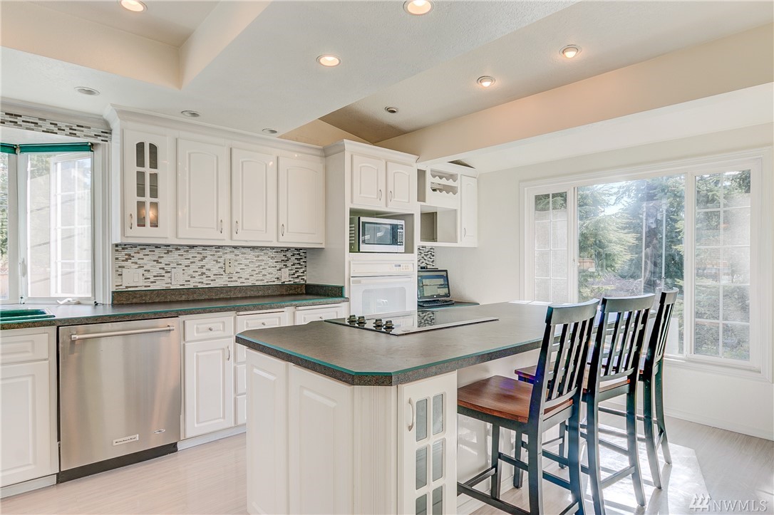407 218th Street Southwest Bothell, WA 98021 - Photo 5 of 25