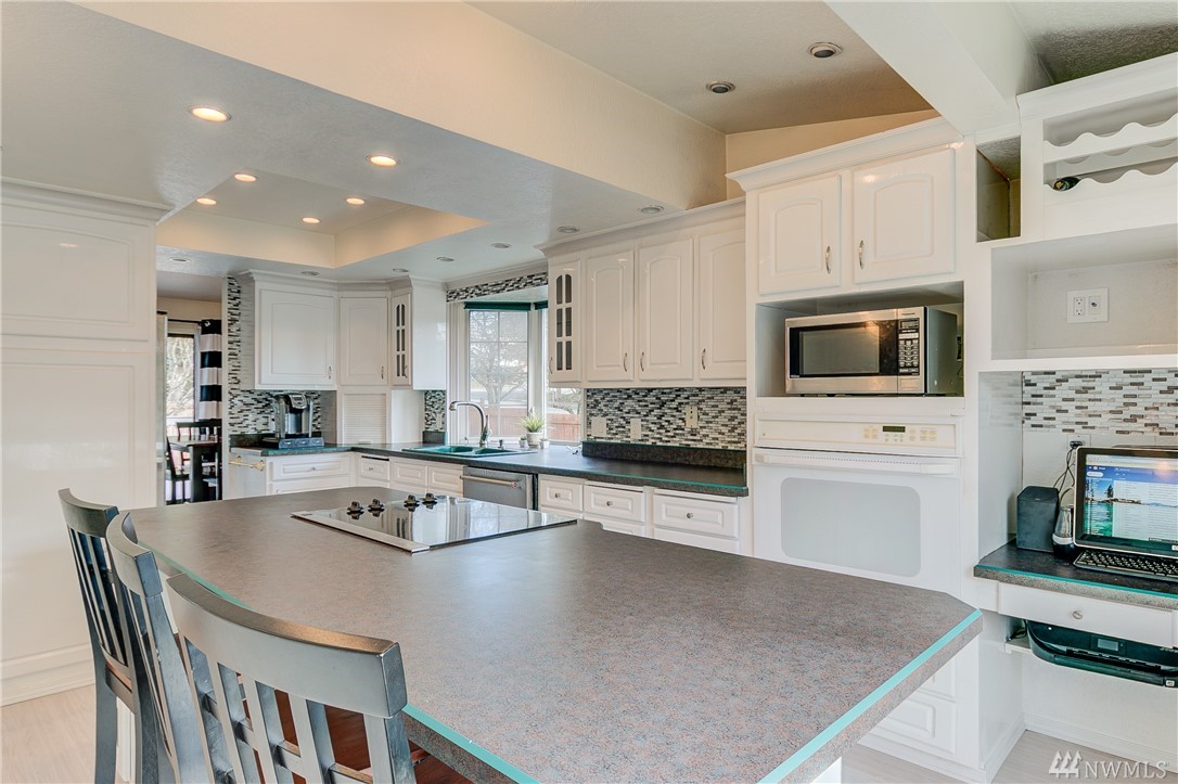 407 218th Street Southwest Bothell, WA 98021 - Photo 6 of 25
