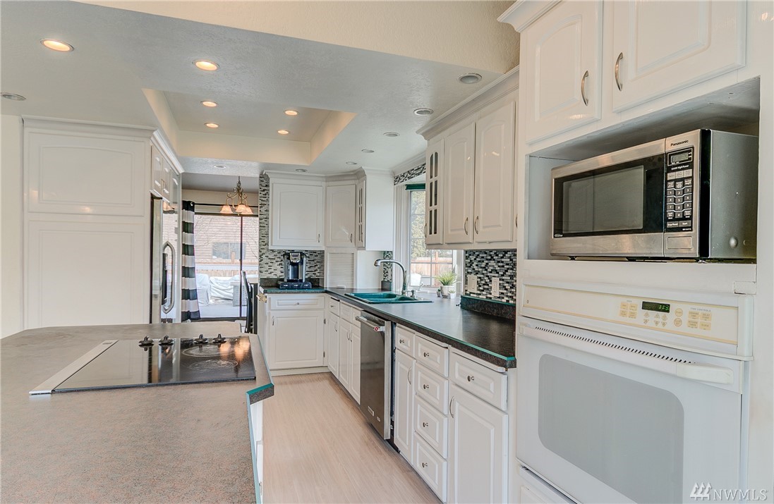 407 218th Street Southwest Bothell, WA 98021 - Photo 7 of 25