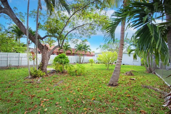 a big yard with lots of green space and plants