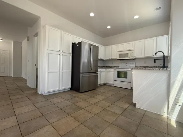 $1,900 | 1883 East Don Carlos, Unit 125, Tempe, AZ 85281