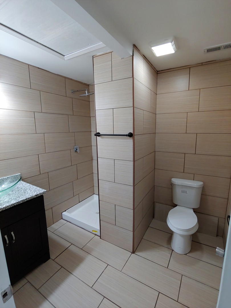 120 Edison Road Joliet, IL 60433 - Photo 16 of 21 a bathroom with a toilet and a shower