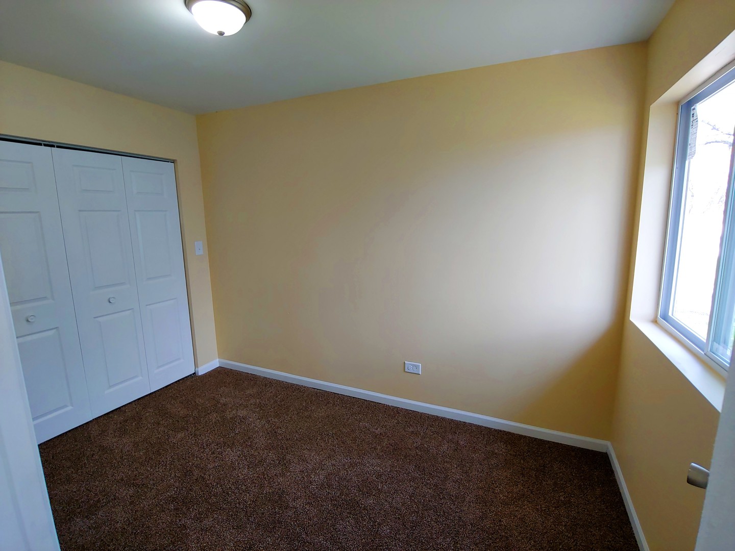 120 Edison Road Joliet, IL 60433 - Photo 18 of 21 an empty room with windows