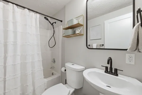 $2,250 | 65 South Elm Street, Unit 3, Manchester, NH 03103