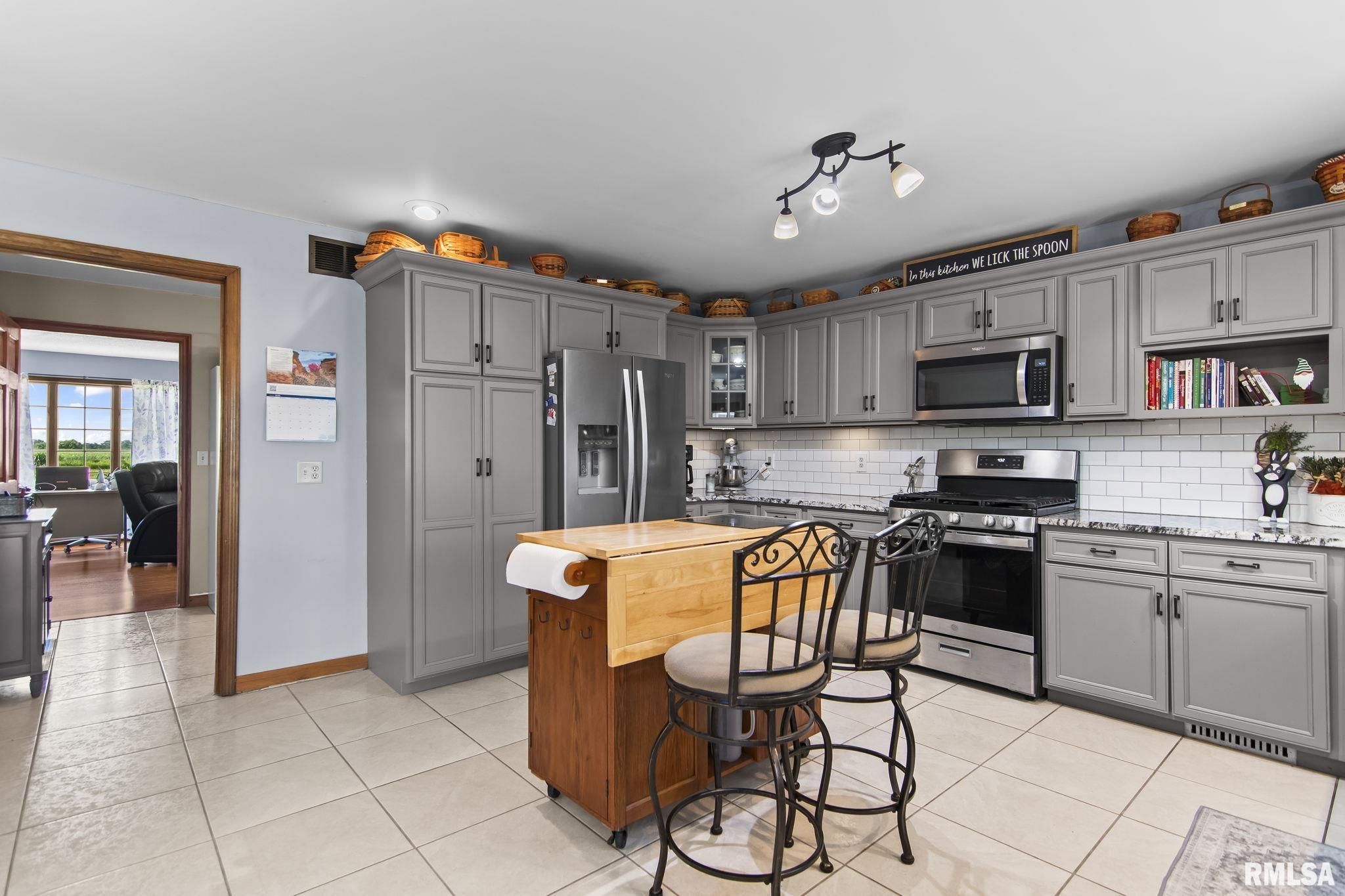 4489 Palmyra Road Palmyra, IL 62674 - Photo 16 of 52