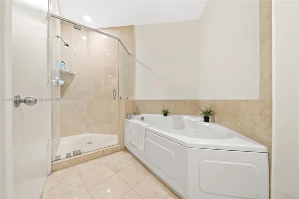 $8,500 | 848 Brickell Key Drive, Unit 201, Miami, FL 33131