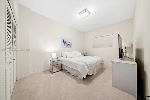 $8,500 | 848 Brickell Key Drive, Unit 201, Miami, FL 33131