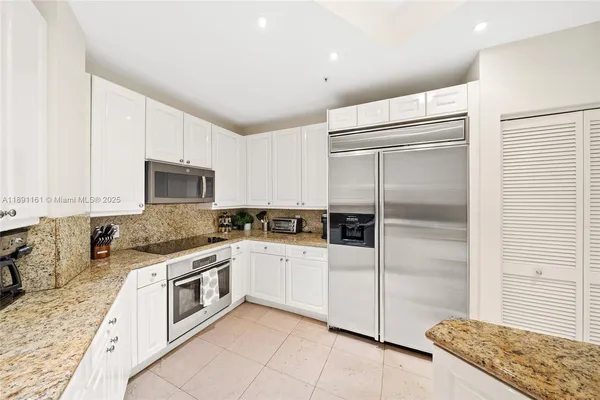 $8,500 | 848 Brickell Key Drive, Unit 201, Miami, FL 33131