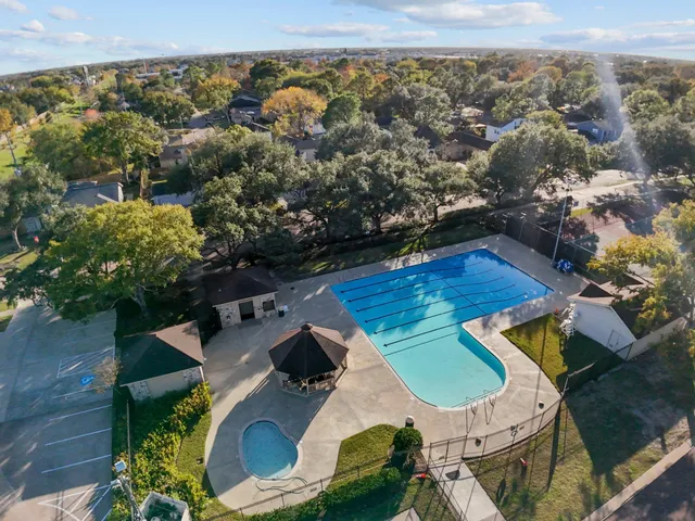 $2,500 | 14007 Overbrook Lane, Houston, TX 77077