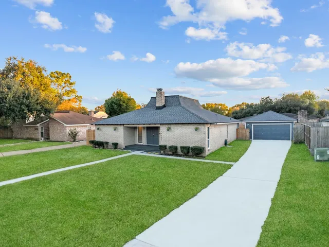 $2,500 | 14007 Overbrook Lane, Houston, TX 77077