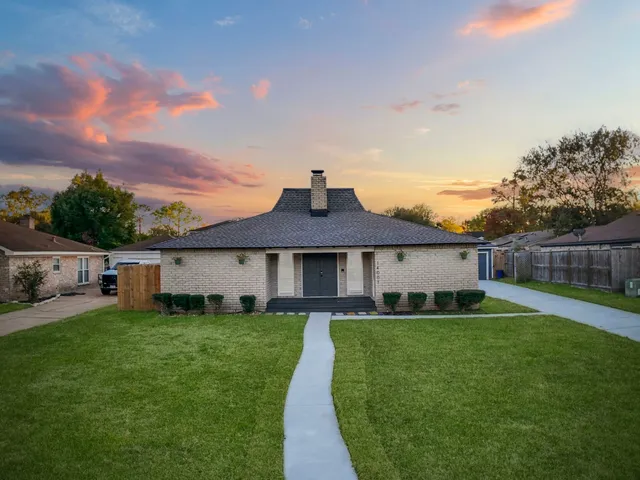 $2,500 | 14007 Overbrook Lane, Houston, TX 77077