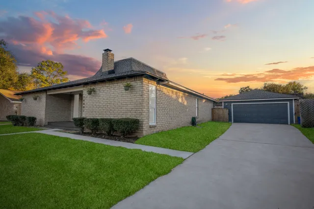 $2,500 | 14007 Overbrook Lane, Houston, TX 77077