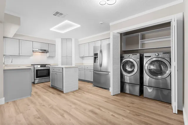 $2,500 | 14007 Overbrook Lane, Houston, TX 77077