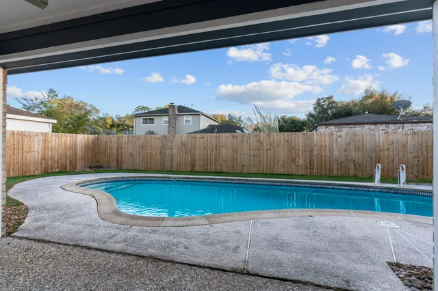 $2,500 | 14007 Overbrook Lane, Houston, TX 77077