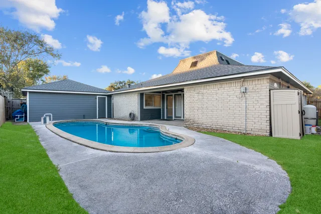 $2,500 | 14007 Overbrook Lane, Houston, TX 77077