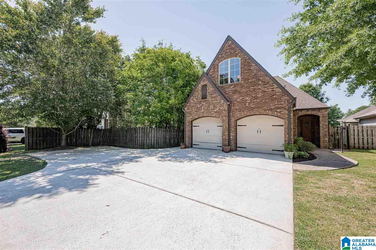525 Cahaba Manor Lane Pelham, AL 35124 - Photo 2 of 47