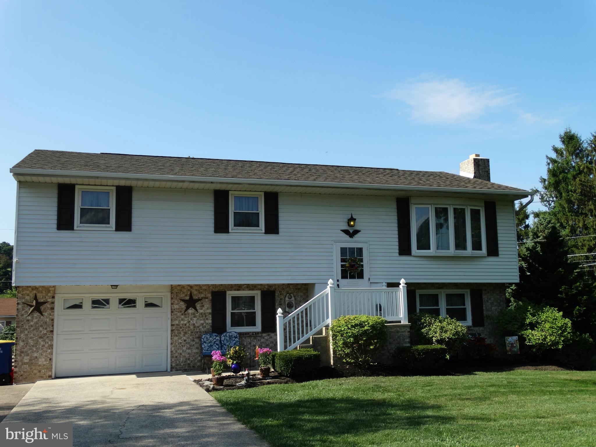 301 Hillcrest Road York, PA 17403 - Photo 1 of 25 Exterior (Front)