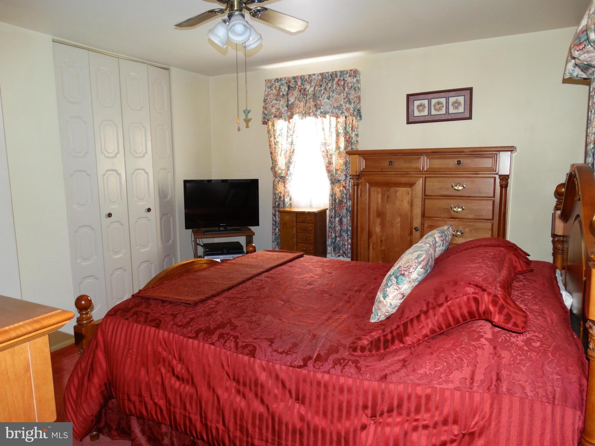 301 Hillcrest Road York, PA 17403 - Photo 11 of 25 Bedroom (Master)