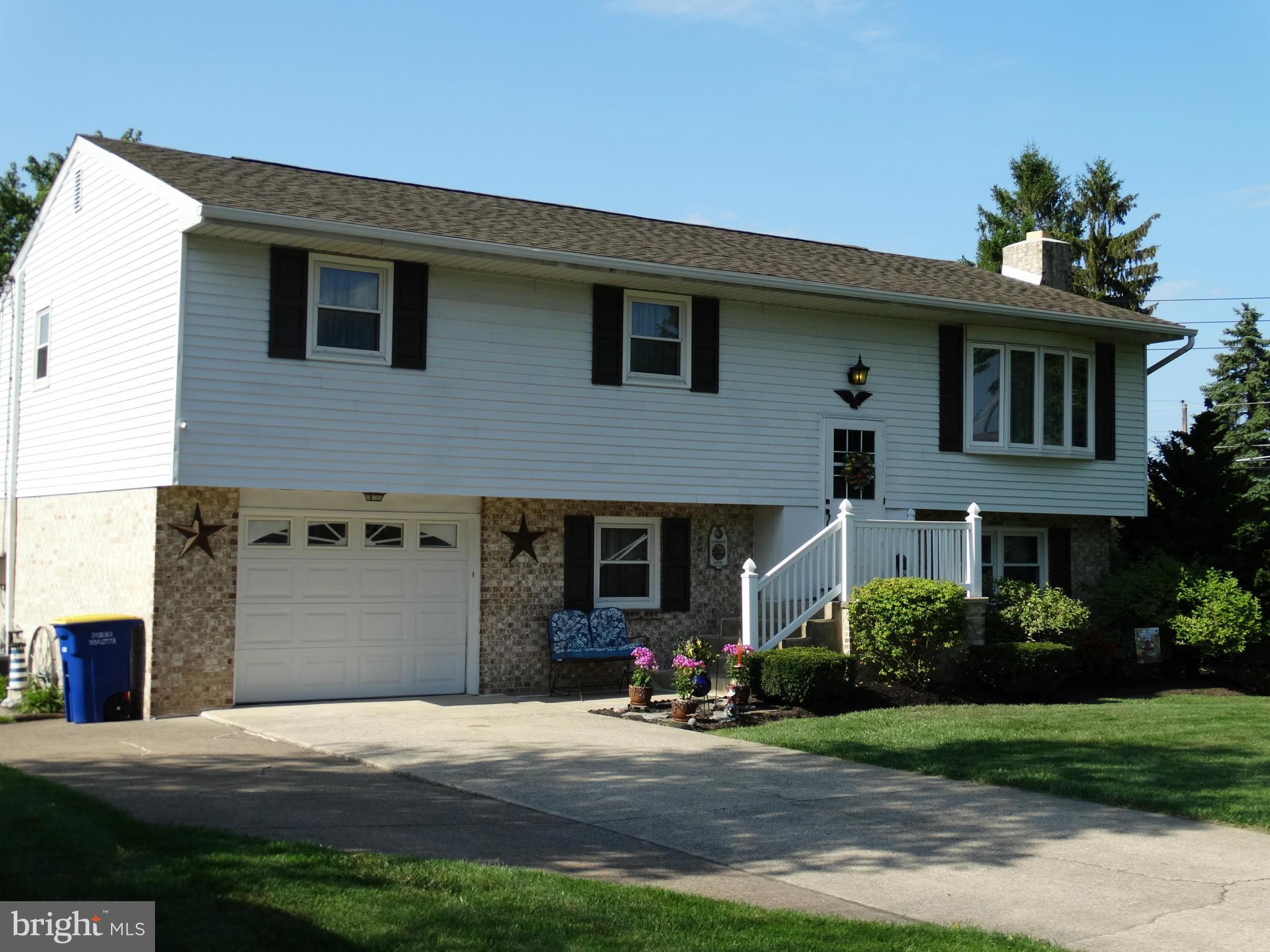 301 Hillcrest Road York, PA 17403 - Photo 3 of 25 Exterior (Front)