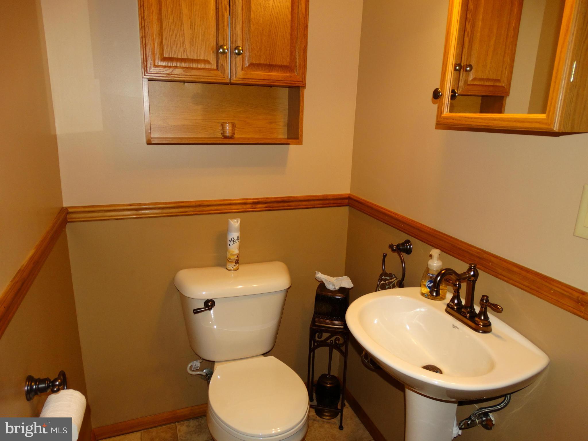 301 Hillcrest Road York, PA 17403 - Photo 24 of 25 Bath