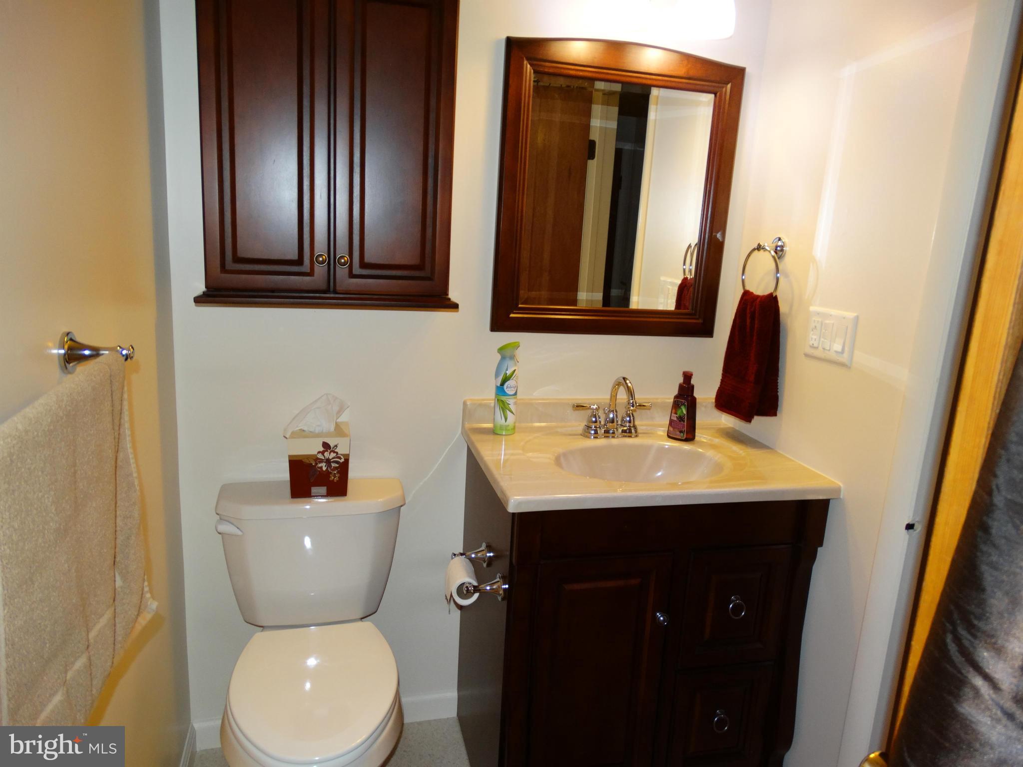 301 Hillcrest Road York, PA 17403 - Photo 7 of 25 Bath