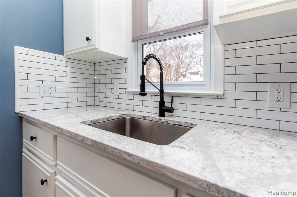 2706 Cumberland Road Berkley, MI 48072 - Photo 12 of 50 Gallery Image 12