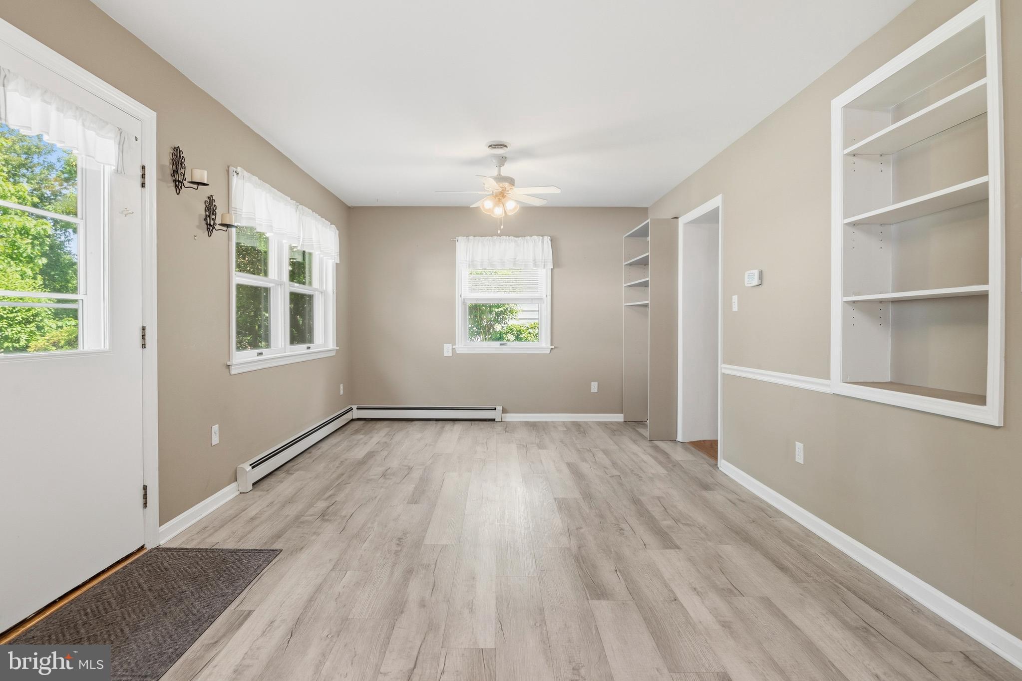 415 South Rolling Road Baltimore, MD 21228 - Photo 10 of 37 Eat-in Kitchen, Home Office, Play area, Potential!
