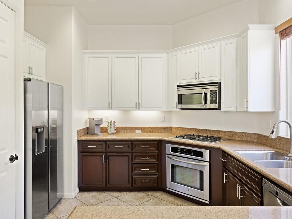 80872 Calle Azul La Quinta, CA 92253 - Photo 9 of 38 009_Kitchen