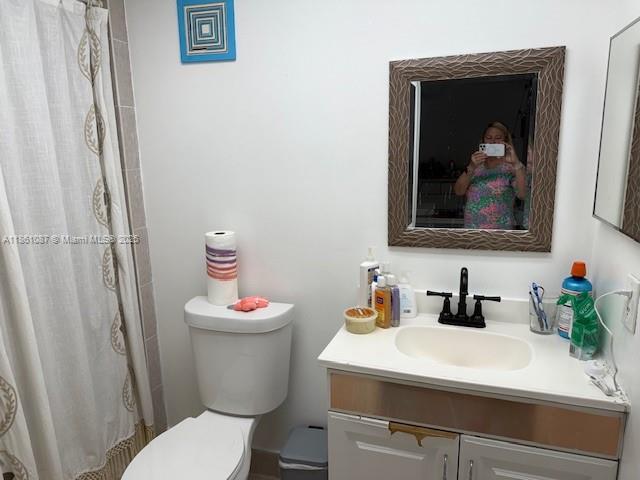 Horizons West Miami, FL 33183 - Photo 11 of 18 a bathroom with a toilet a sink and vanity