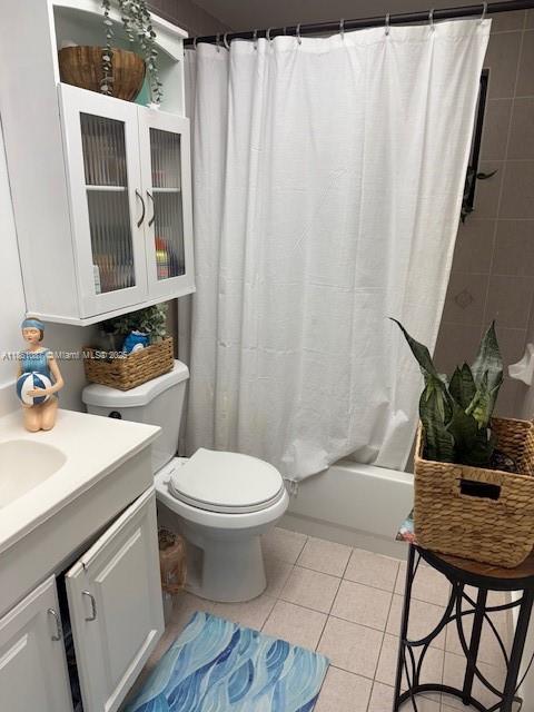 Horizons West Miami, FL 33183 - Photo 7 of 18 a bathroom with a sink toilet and shower