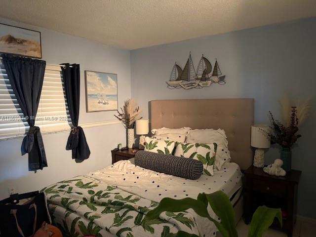 Horizons West Miami, FL 33183 - Photo 8 of 18 a bedroom with bed and window