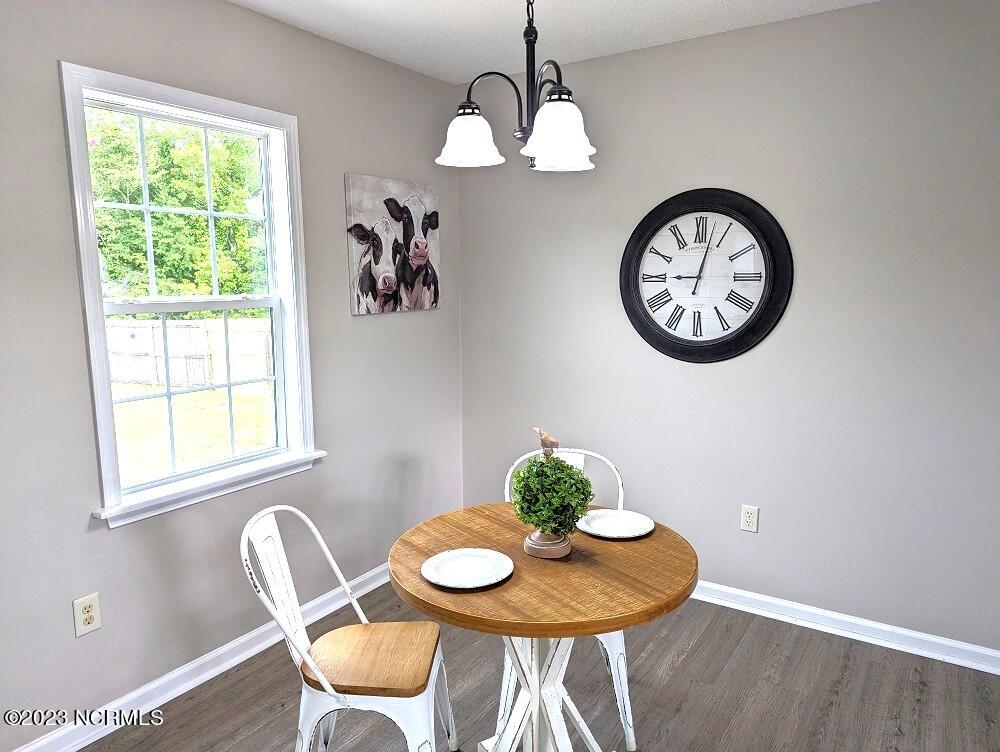 235 East Ridge Court Jacksonville, NC 28540 - Photo 11 of 20 235 E RIDGE DINING 2