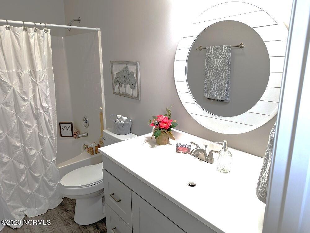 235 East Ridge Court Jacksonville, NC 28540 - Photo 16 of 20 235 E RIDGE MASTER BATH1