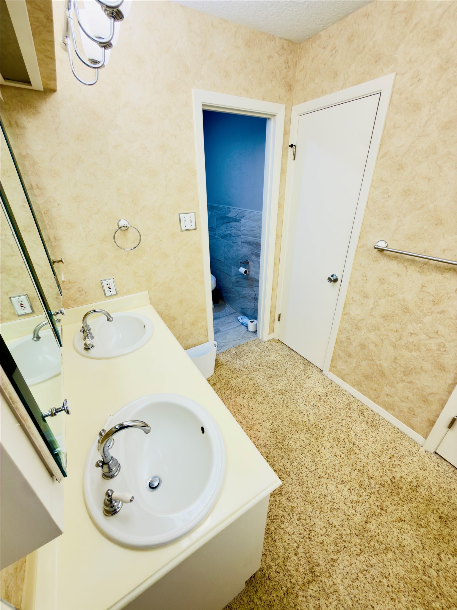 4804 Country Club View Baytown, TX 77521 - Photo 25 of 38 Primary Bath