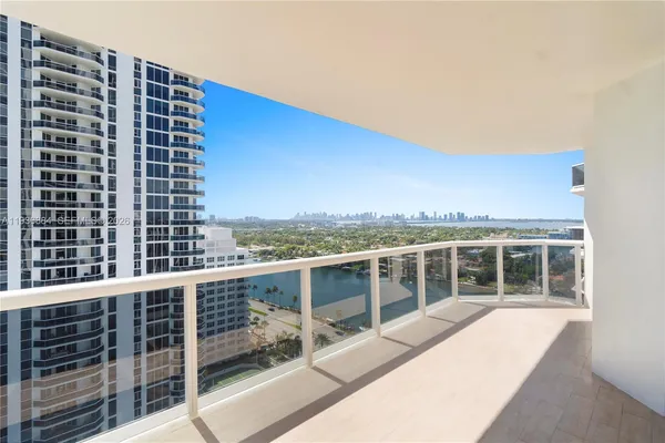 $7,800 | 4779 Collins Avenue, Unit 2204, Miami Beach, FL 33140