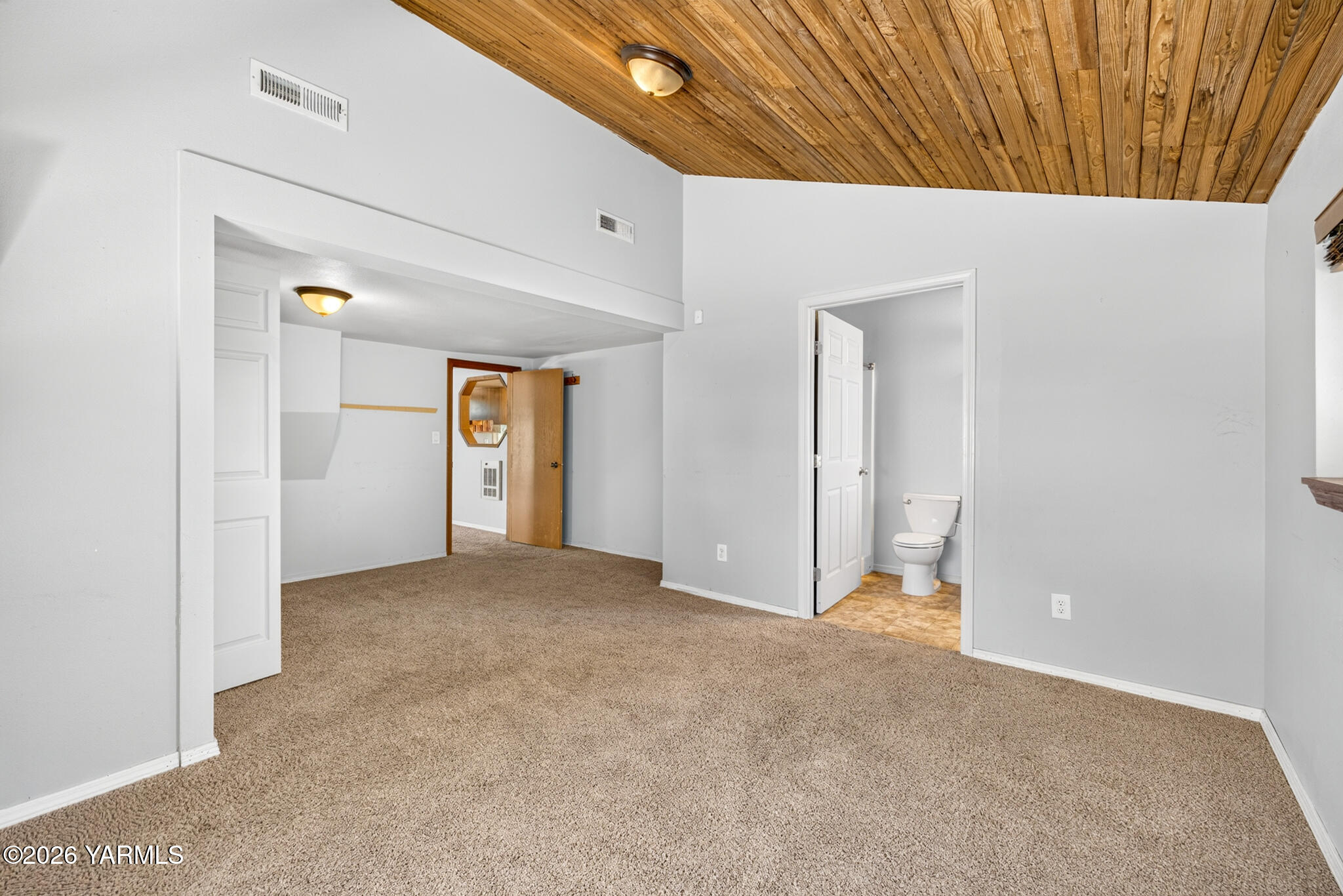 2281 Gurley Road Granger, WA 98932 - Photo 25 of 41 24 Primary Bedroom