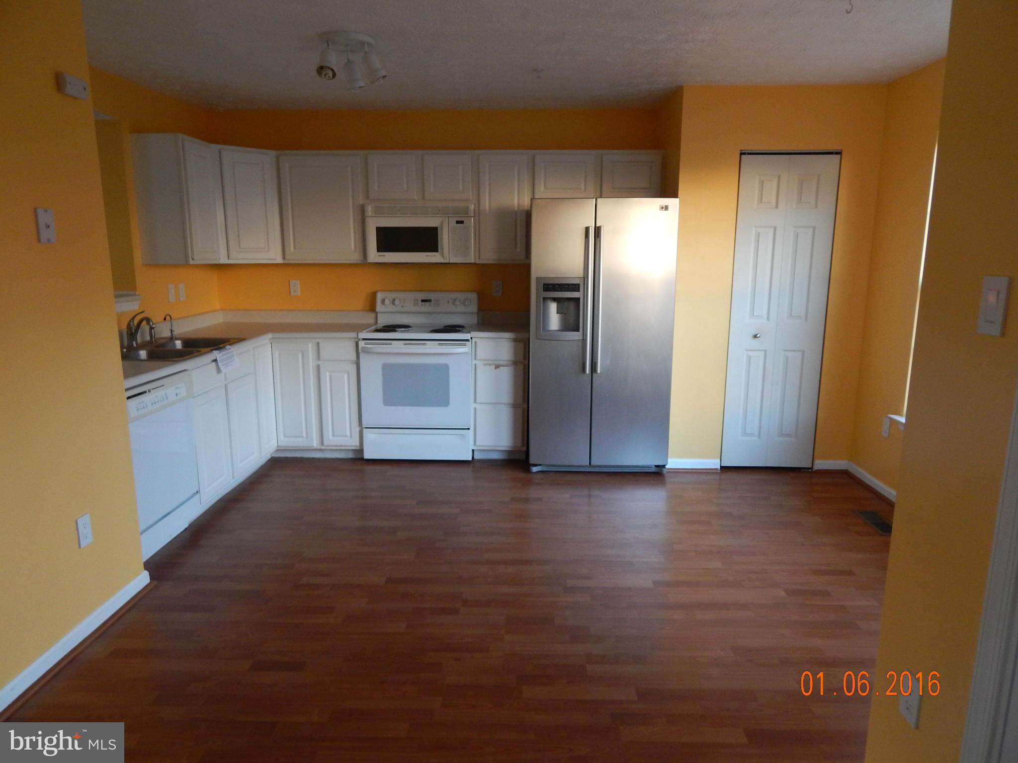 2033 Hackberry Road Baltimore, MD 21221 - Photo 3 of 14 Beautiful Large Eat-In Kitchen