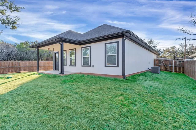 a view of a house with a backyard