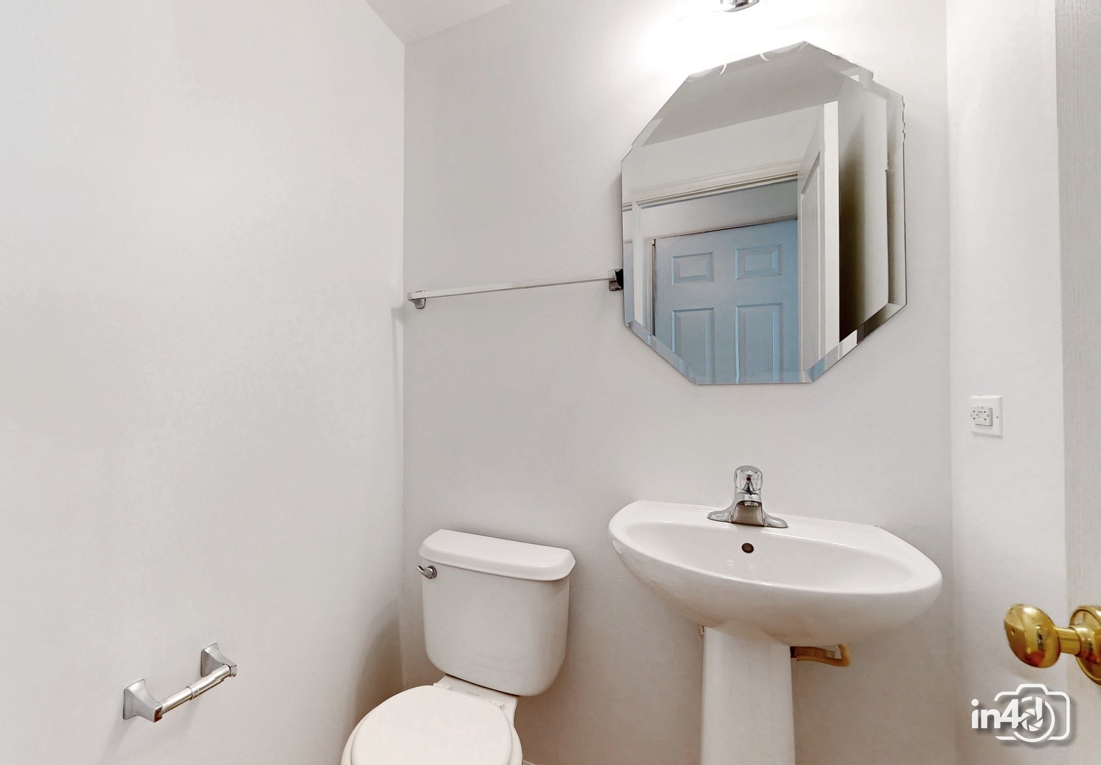 529 Metropolitan Street Aurora, IL 60502 - Photo 12 of 29 a bathroom with a toilet sink and mirror