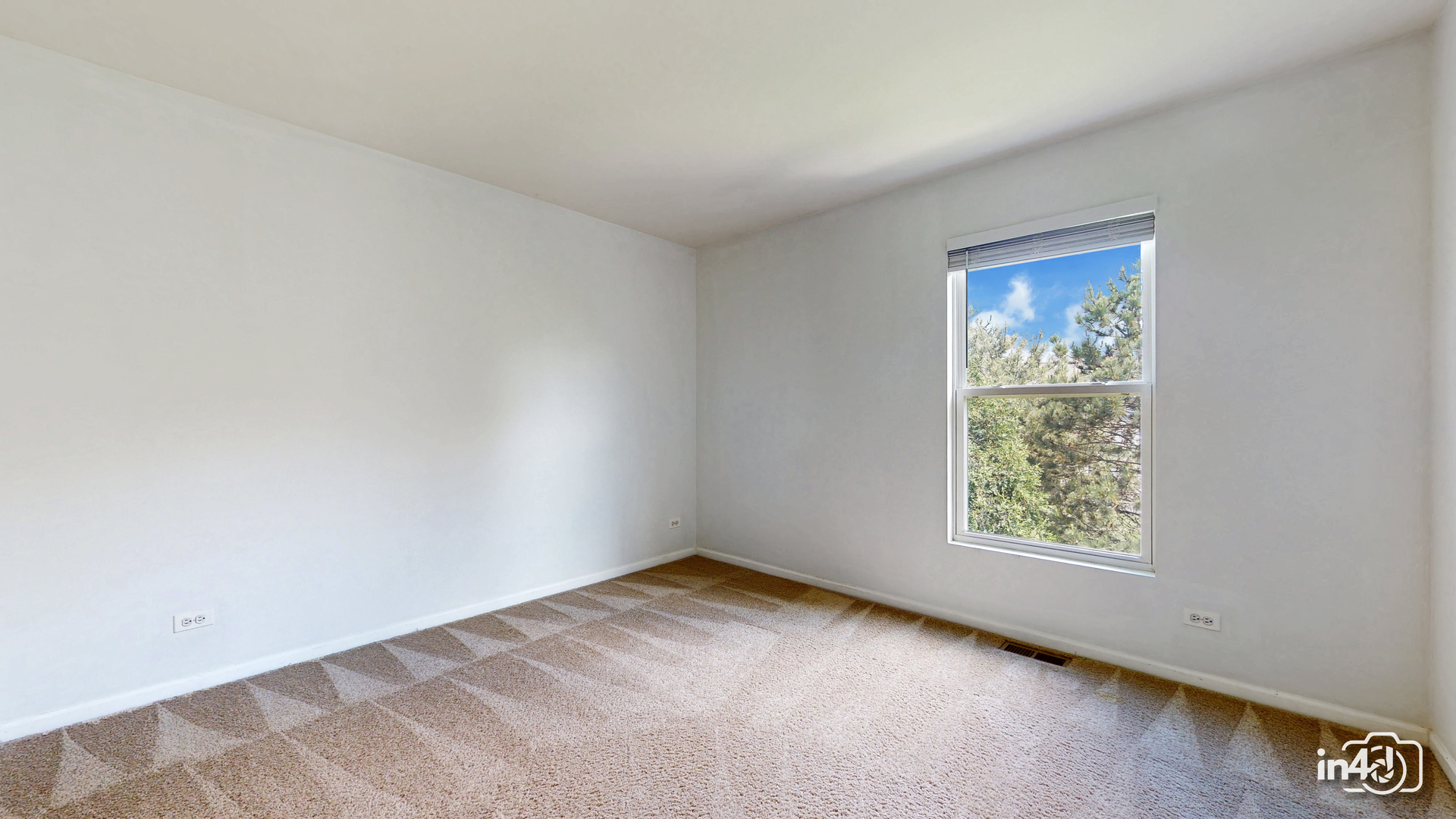 529 Metropolitan Street Aurora, IL 60502 - Photo 24 of 29 an empty room with a window