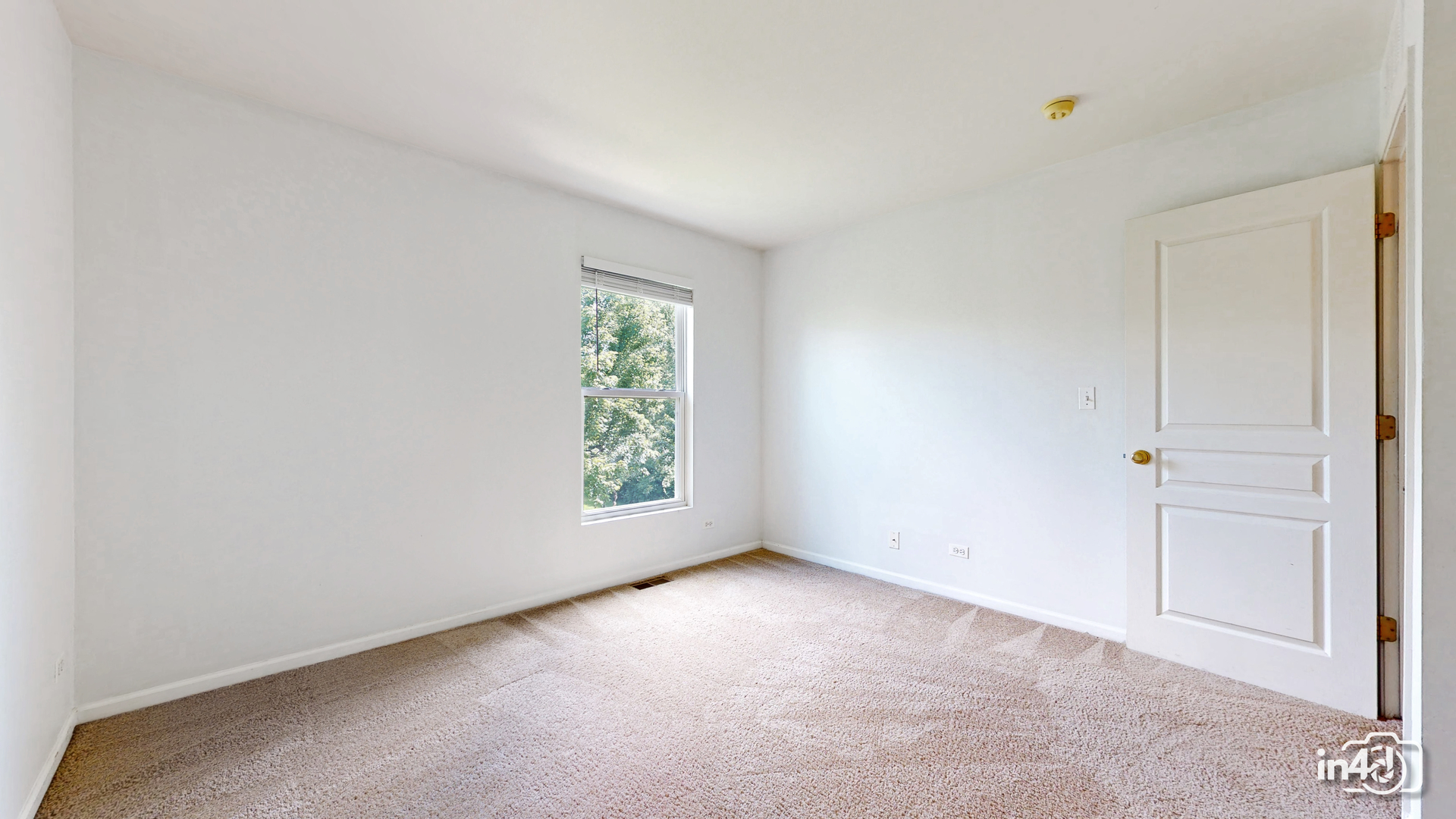 529 Metropolitan Street Aurora, IL 60502 - Photo 26 of 29 an empty room with windows