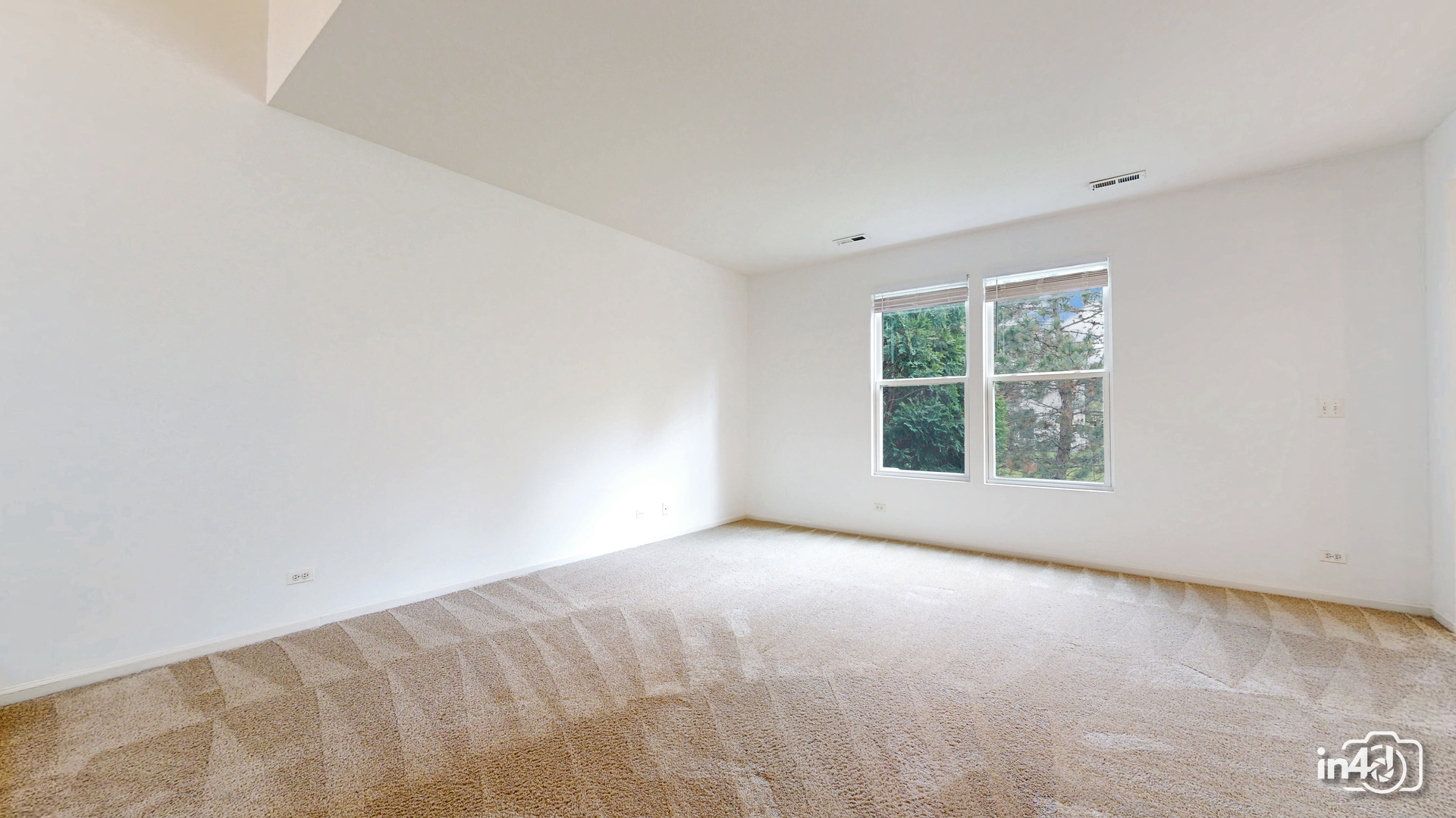 529 Metropolitan Street Aurora, IL 60502 - Photo 4 of 29 an empty room with windows