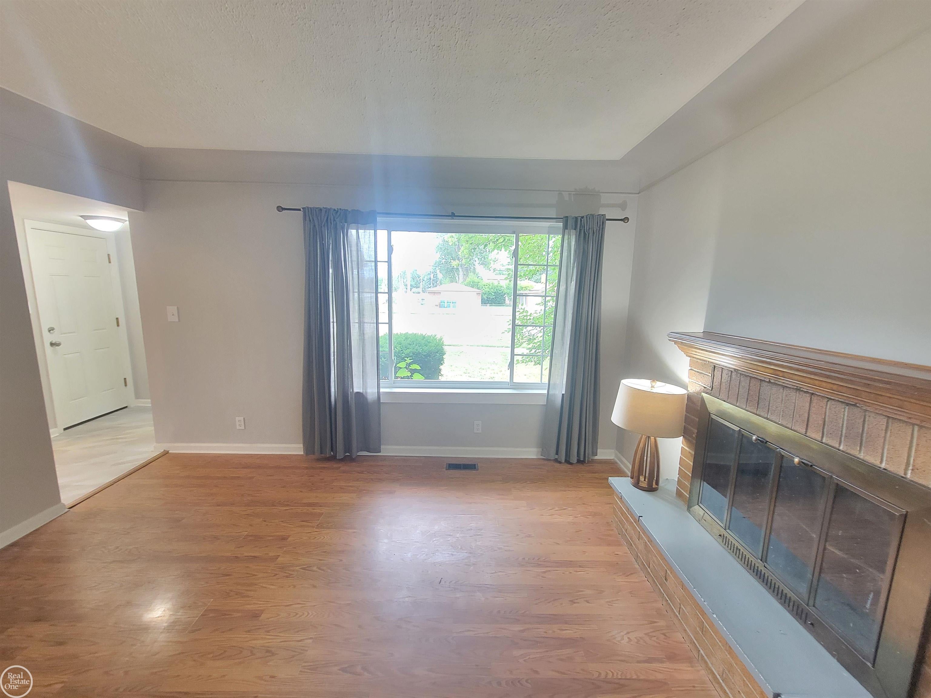 12531 Common Road Warren, MI 48093 - Photo 16 of 27 Gallery Image 16