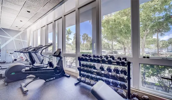 $3,500 | 7441 Wayne Avenue, Unit 8J, Miami Beach, FL 33141
