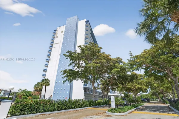 $3,500 | 7441 Wayne Avenue, Unit 8J, Miami Beach, FL 33141