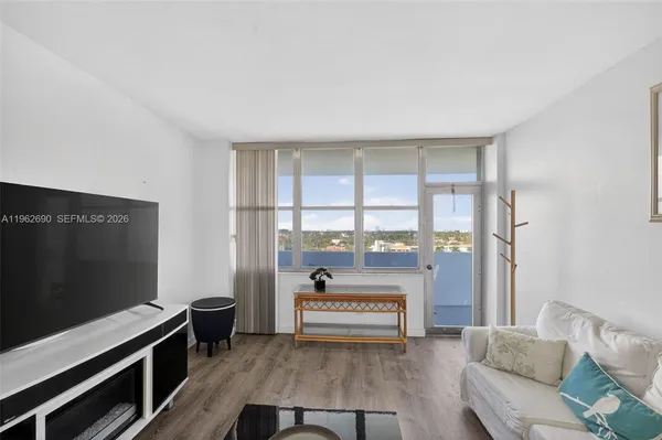 $3,500 | 7441 Wayne Avenue, Unit 8J, Miami Beach, FL 33141