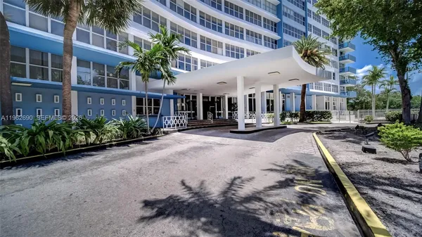 $3,500 | 7441 Wayne Avenue, Unit 8J, Miami Beach, FL 33141