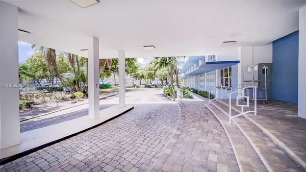 $3,500 | 7441 Wayne Avenue, Unit 8J, Miami Beach, FL 33141