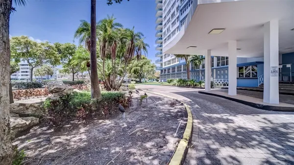 $3,500 | 7441 Wayne Avenue, Unit 8J, Miami Beach, FL 33141