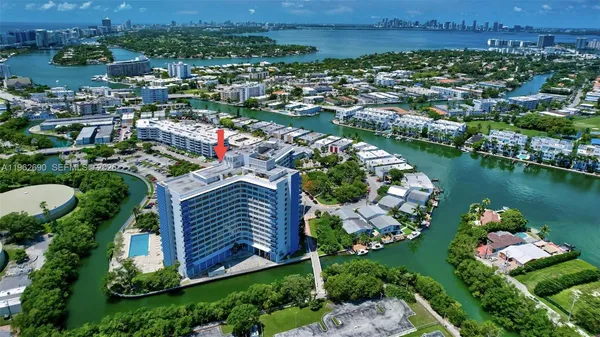 $3,500 | 7441 Wayne Avenue, Unit 8J, Miami Beach, FL 33141